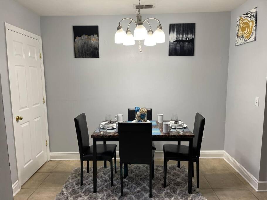 Cheerful 3-Bedrooms With Free Parking On Premises Tallahassee Bagian luar foto