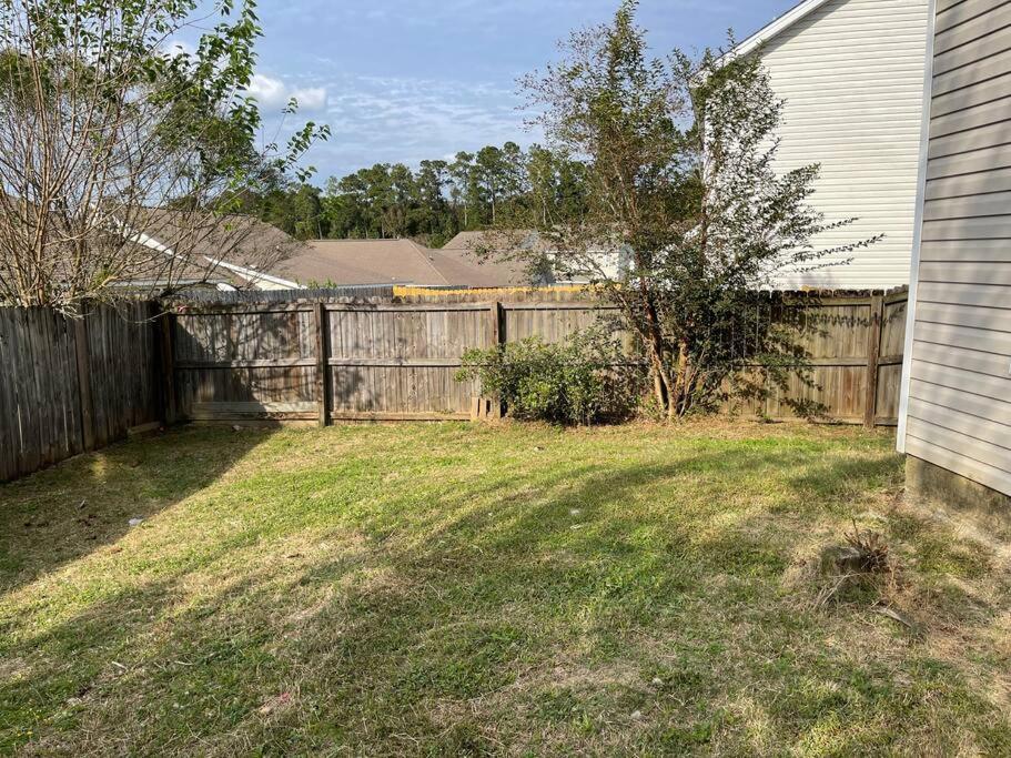 Cheerful 3-Bedrooms With Free Parking On Premises Tallahassee Bagian luar foto