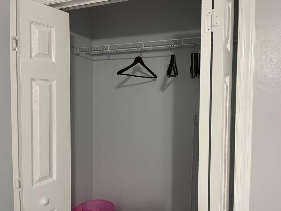 Cheerful 3-Bedrooms With Free Parking On Premises Tallahassee Bagian luar foto