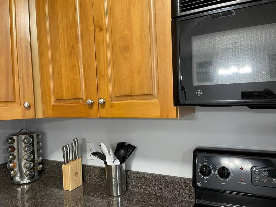 Cheerful 3-Bedrooms With Free Parking On Premises Tallahassee Bagian luar foto