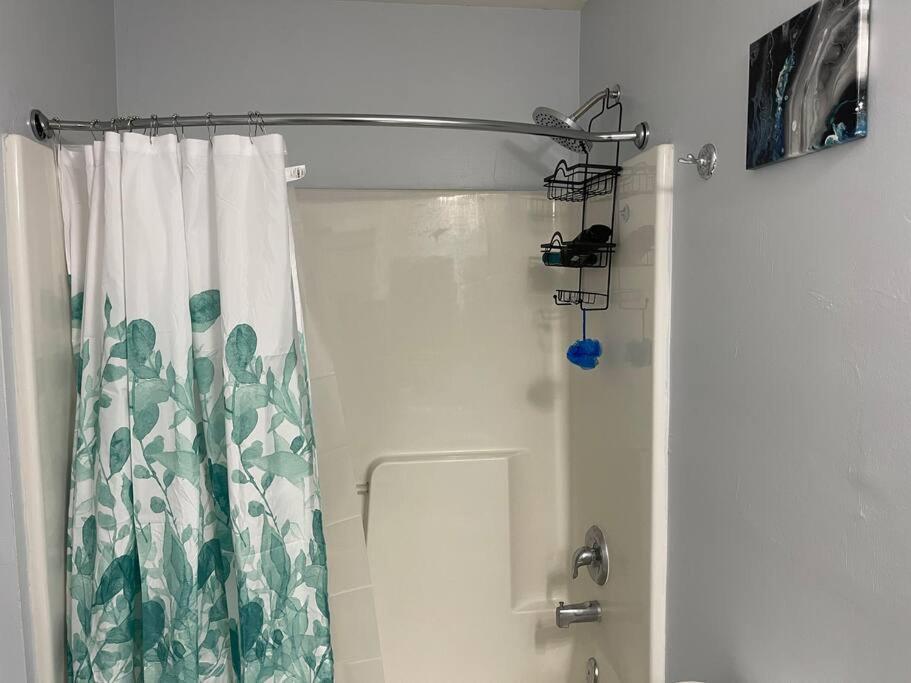 Cheerful 3-Bedrooms With Free Parking On Premises Tallahassee Bagian luar foto