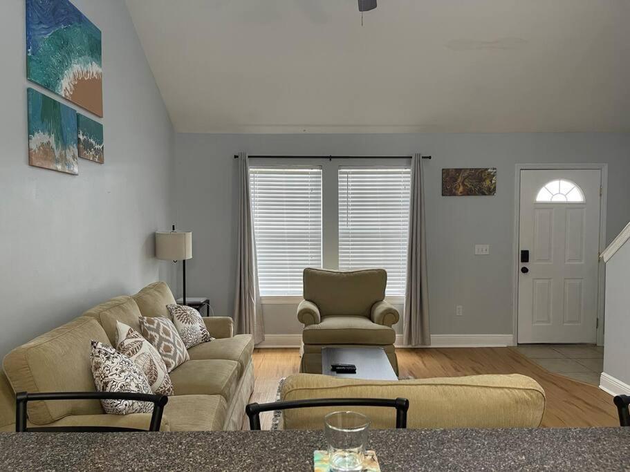 Cheerful 3-Bedrooms With Free Parking On Premises Tallahassee Bagian luar foto
